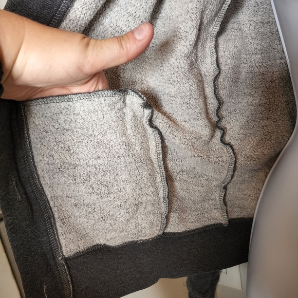 Roots Canada button down sweatshirt - Picture 6 of 16